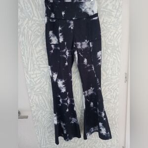 NWOT, Women's high waisted, flare cut legging, size small